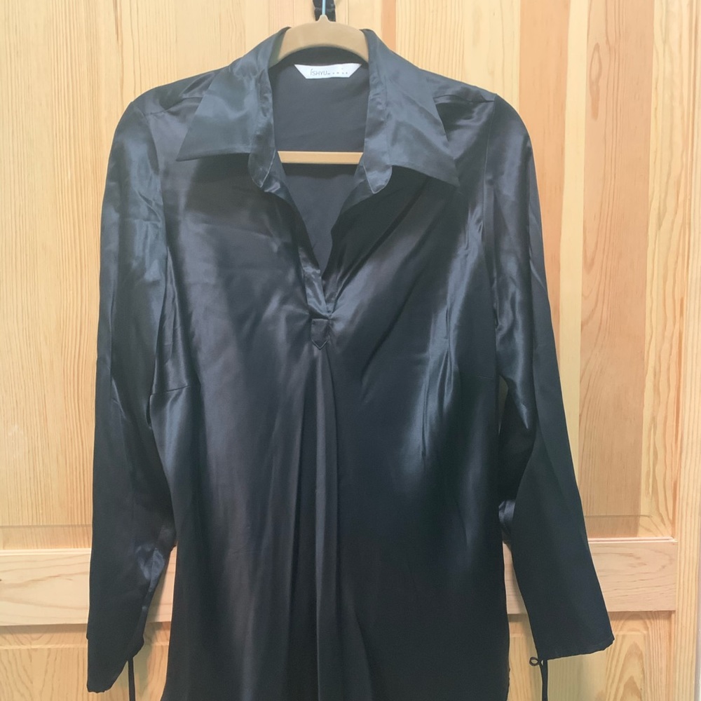 Top - Picture 2 of 3